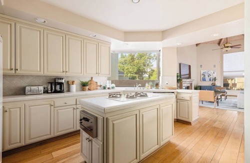 Huntington Beach House | Spacious 4-bedroom house in awesome Huntington Beach with Pool/Park/Games