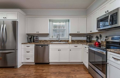 Brevard House | Spacious 4BR getaway in downtown Brevard, perfect for family adventures!