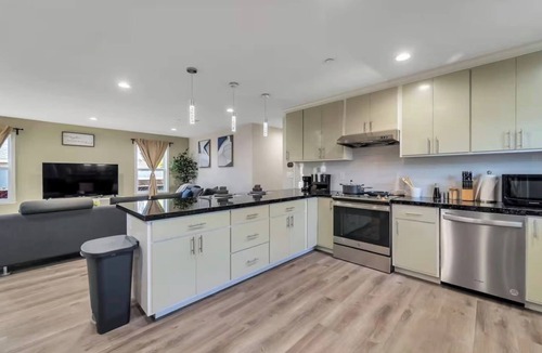 San Jose House | Spacious 6Bd/5Bath Willow Glen San Jose