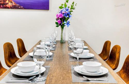 Bassett House | Spacious 9BR Home + Parking + Near DTLA #TravelSGV