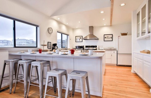 Dillon Beach House | Spacious Beach House with Hot Tub Ideal for Glamping in Northern California