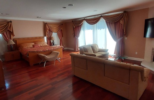 Encino House | Spacious beautiful house with a swimming pool