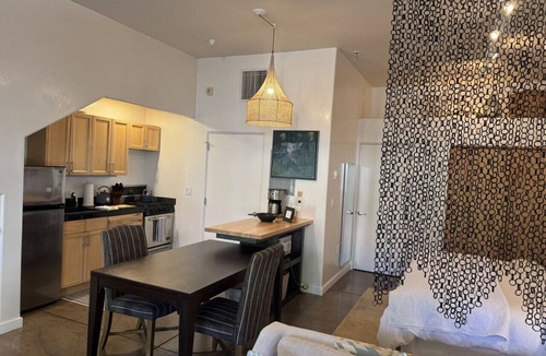 South Capitol Condo | Spacious Design Loft/Railyard Distr; soaking tub
