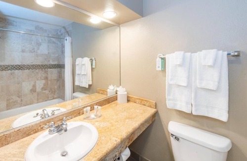 Rancho Santa Fe Hotel | Spacious Double Queen Golf View Stay Near Spa, Dining & Scenic Paths