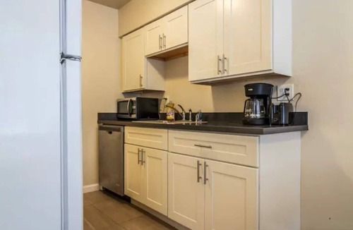 Santa Clara Apartment | Spacious Executive suite in Silicon Valley!