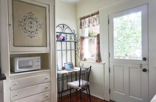Noe Valley Apartment | Spacious Five Room Flat in Sunny Noe Valley