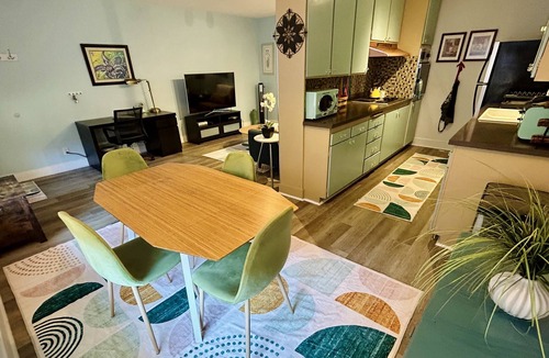 University Heights Apartment | Spacious mid-century apartment central to the best neighborhoods in San Diego!