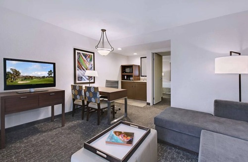 Palm Desert Hotel | Spacious Suites with Pool & Tennis | Near El Paseo Shopping | Free Breakfast