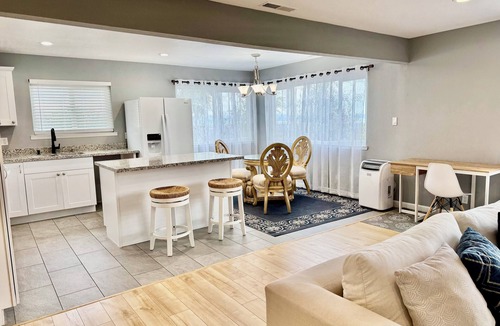 San Leandro House | Spectacular View Attached 2-Car Garage