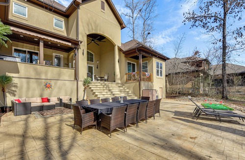 Bowling Green House | Sprawling Group Getaway w/Dock on Lake Wylie!