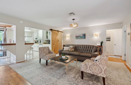 Shasta Lake House | 💥Spring Special ~Boat Parking~Hot Tub ~Game Room~Space for big Groups ~3000 sqft