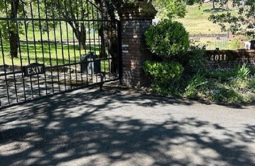 St. Helena House | St. Helena Mountain Vineyard Retreat