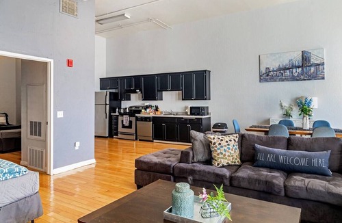 Gaslamp Quarter Hotel | Stay in the Heart of Downtown San Diego. Welcome to your private boutique suite in the center of the Gaslamp Quarter — just minutes from the San Diego Convention Center, Petco Park, top restaurants, rooftop bars, and the waterfront