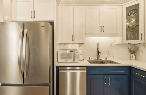 Fisherman's Wharf Apartment | Steps from Ghirardelli Square 4BR with Sauna, Arcade & Private Deck