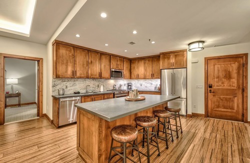 Lakeside Park Condo | Steps From Heavenly Village & Gondola-Luxury 3Br Residence