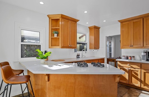 Belmont Shore House | Steps to Beach & 2nd St. Retreat, Hot-Tub, Parking, 3BR w/Private Studio