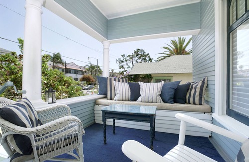 Ocean Park House | Steps to Beach! Santa Monica -Venice Beach House with yard.