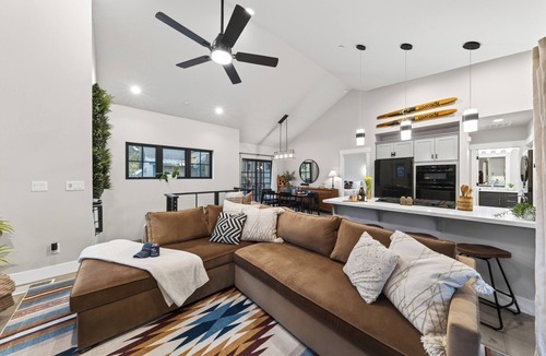 Lincoln Park House | Steps to Lake + Near Cave Rock + Heavenly Ski Resort | Tahoe Glen