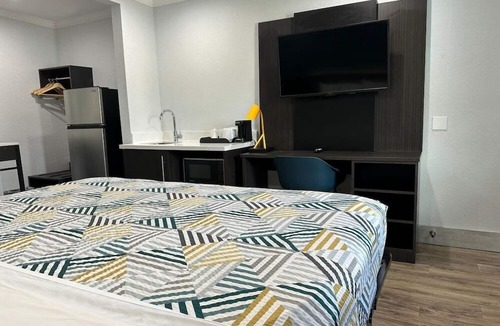 San Ysidro Hotel | Studio 6 Suites San Ysidro, CA -San Diego South Bay