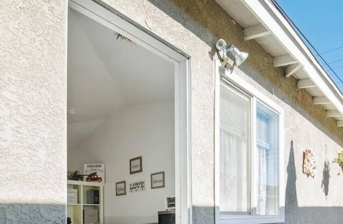 Lawndale Apartment | Studio in Southbay close to the beach SoFi stadium LAX
