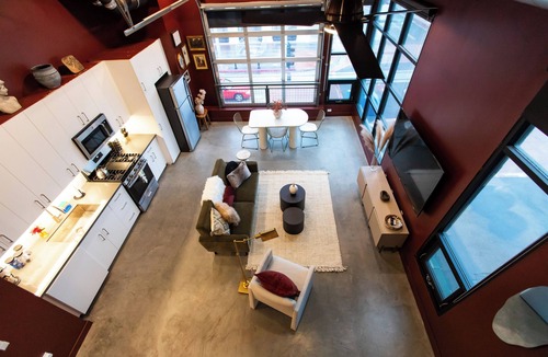 Lacy Apartment | Studio loft with garage door with AC located in the heart of DTSA