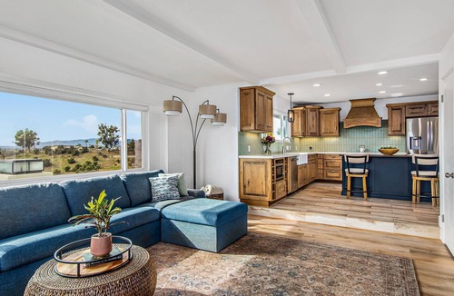 Fallbrook House | Stunning Fallbrook Retreat with Pool/Spa/PICKLEBALL/Games Room/Fire Pit & More!