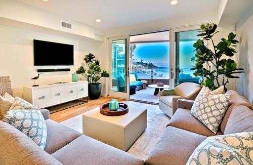 Beach Barber Tract Apartment | Stunning Oceanfront Getaway at Windansea Beach