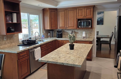 Rowland Heights House | Stunning Retreat Huge Yard 25 Min to Disneyland