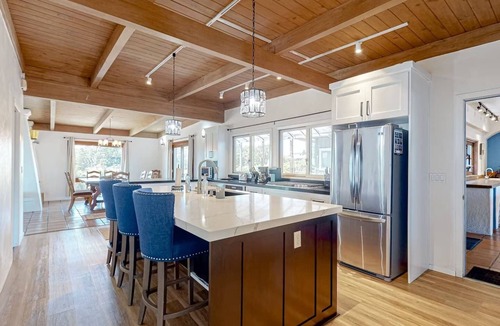 Sonoma Villa | Stunning Vineyard Villa | Pool · Hot Tub · Games Room · EV Charger
