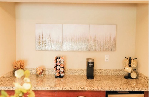 West Hollywood Apartment | Stylish 2-bedroom Oasis in welcoming West Hollywood