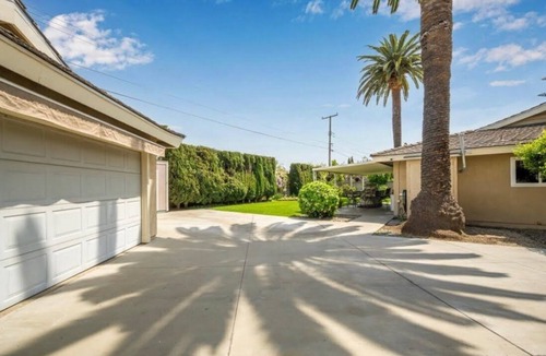 Southeast Anaheim House | Stylish 3-bedroom house with backyard & BBQ near Disneyland