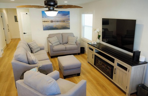 Balboa Peninsula House | Stylish 3-Bedroom Retreat - Steps from Sand and Harbor
