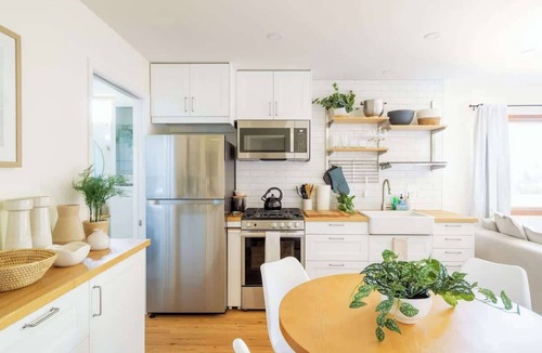 La Mesa House | Stylish Boho Studio | Walk to Cafes | Outdoor Living