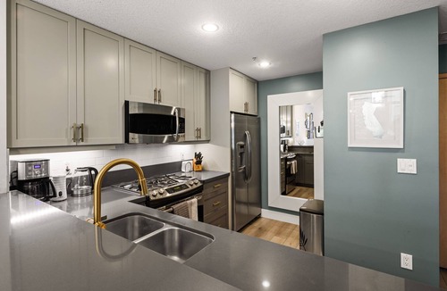 Cortez Hill Apartment | Stylish Downtown Retreat - Pool & Parking