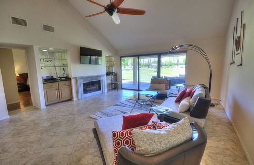 Village Condo | Stylish Golf Course Condo with Spectacular Mountain Views – LQ155