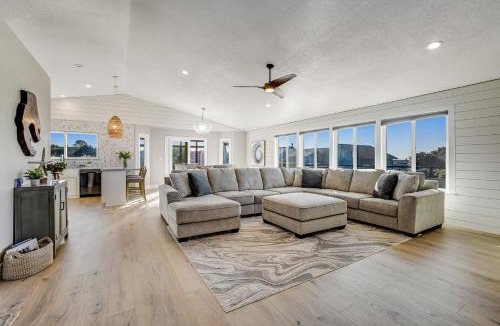 Fort Bragg House | Stylish House with Ocean Views Hot Tub Game Room