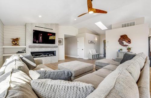 Fort Bragg House | Stylish House with Ocean Views Hot Tub Game Room
