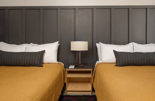 Lakeside Park Hotel | Stylish Lodge w/Outdoor Fire Pit & S'mores, Near Ski area | 3 Units