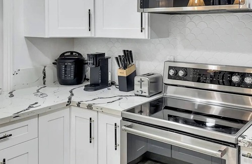 Modesto House | Stylish Modesto Getaway: Near Hospitals & Shopping