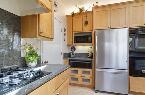 Opal Cliffs House | SUMMERTIME FUN @ 26TH AVE BEACH HOUSE HOT TUB, GARDEN, FAMILY FRIENDLY