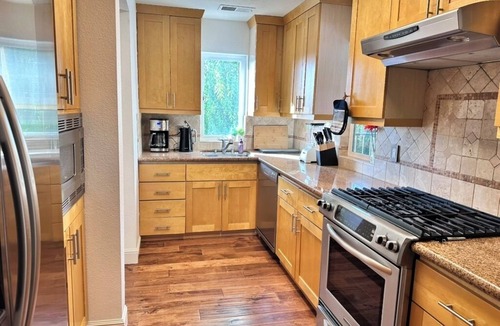 North Central House | SunlightStays - Modern Chic Home Near CVS, Safeway, Starbucks & SFO Airport