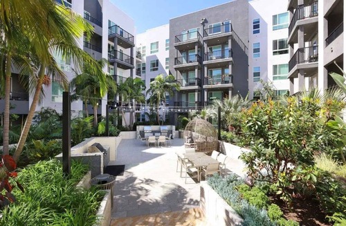 Lyon Street Apartment | Sunny Apartment Near Disneyland - Pool & Gym