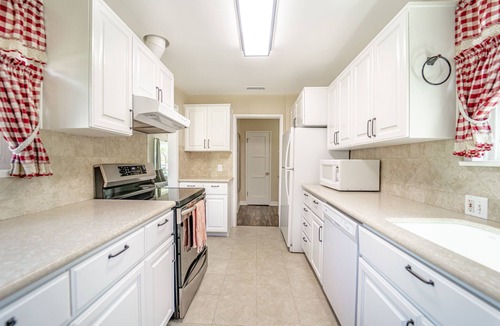 Los Altos House | Sunny Los Altos Bungalow - Relax in Long Beach