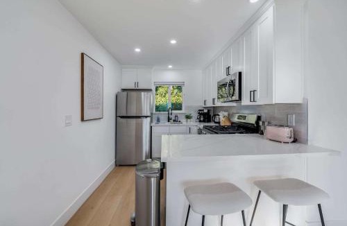 Sunnyvale West House | Sunnyvale 1BR w Parking Fast WiFi Work-Ready