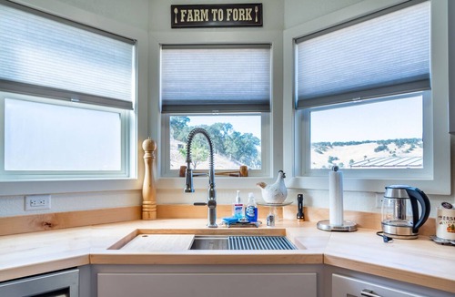Bradley House | Sunset Deck + Boat Parking | Near Paso Robles | The J's Nest Cottage