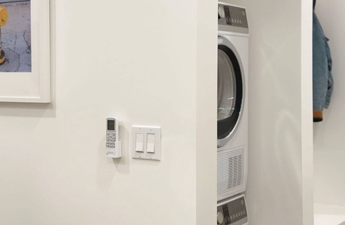 Miracle Mile Apartment | Super Host - 1 bed 1 bath Newly renovated Wonderful apartment by the Grove