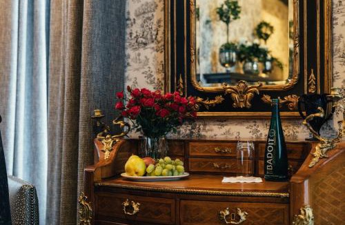 Lower Pacific Heights Hotel | Sutter Mansion