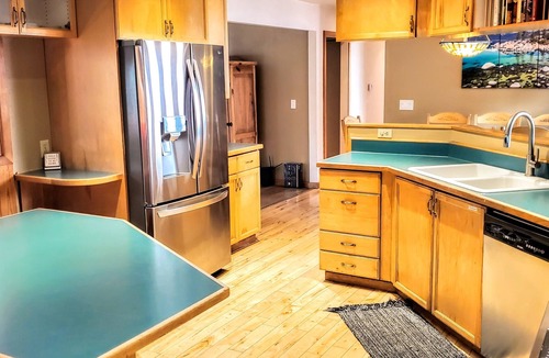 Upper Kingsbury House | Tahoe Mountain Retreat with Views Decks Hot Tub by Events Beaches Golf Heavenly