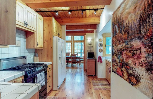 Tahoma House | Tahoma hideaway near lake, trails & mountain vibes