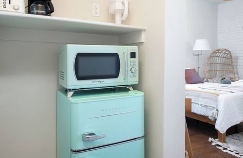 Westlake Apartment | Terrific studio with AC in sunny Los Angeles